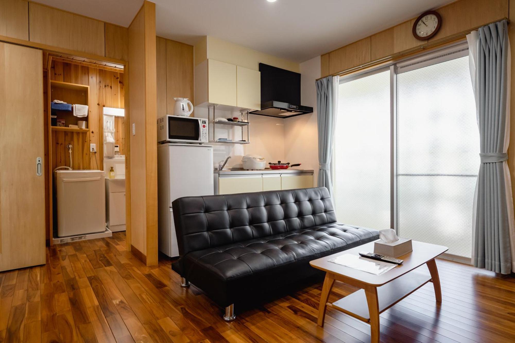 Guest House Kawamitsu Miyakojima  ภายนอก รูปภาพ