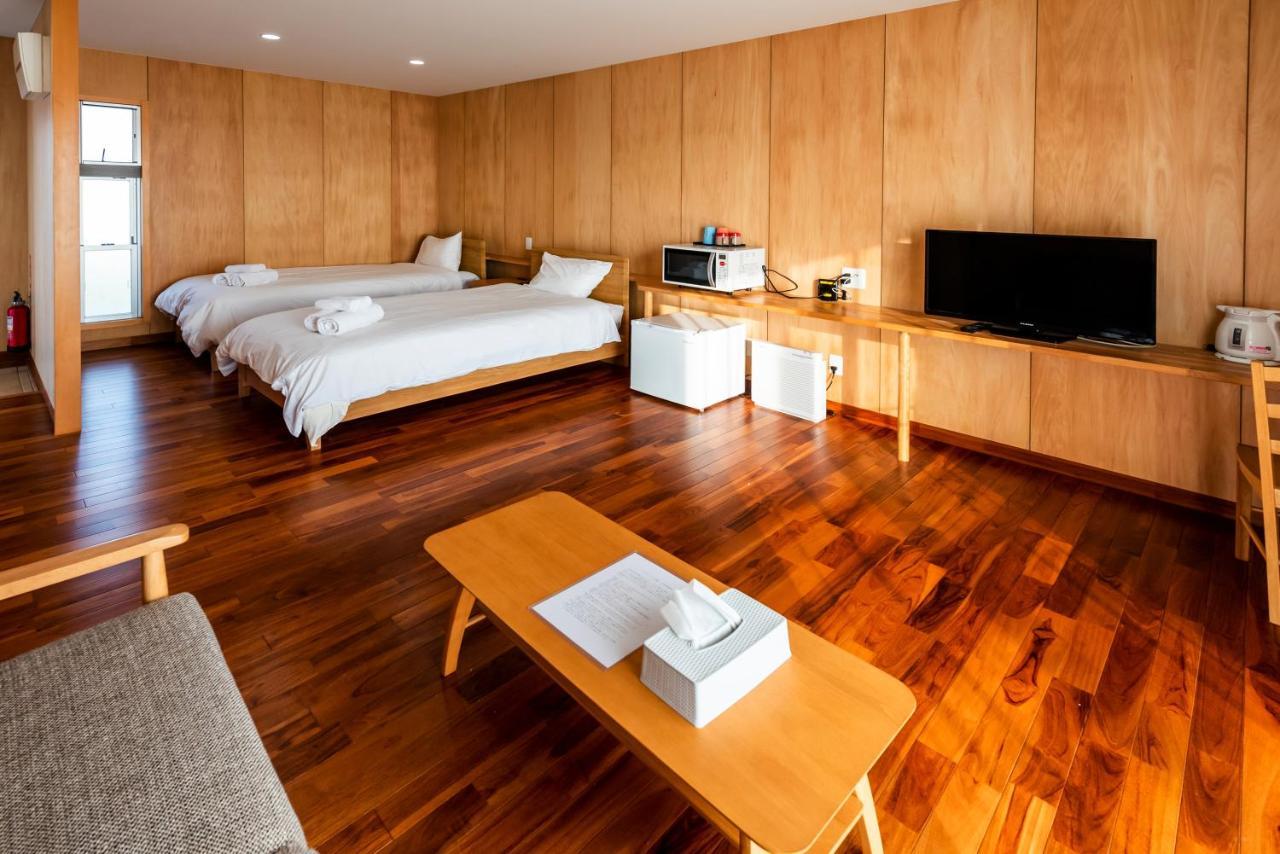 Guest House Kawamitsu Miyakojima  ภายนอก รูปภาพ