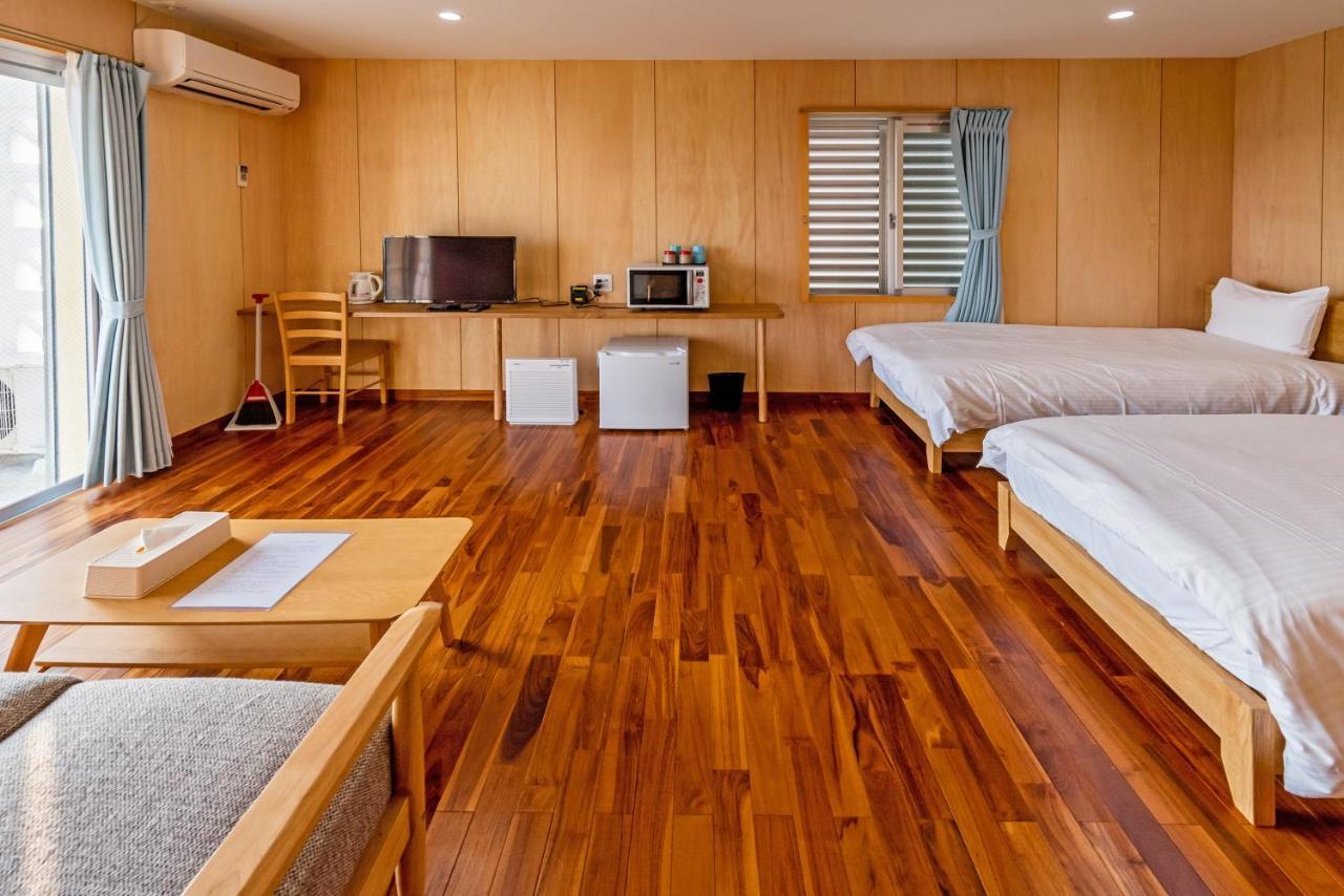 Guest House Kawamitsu Miyakojima  ภายนอก รูปภาพ