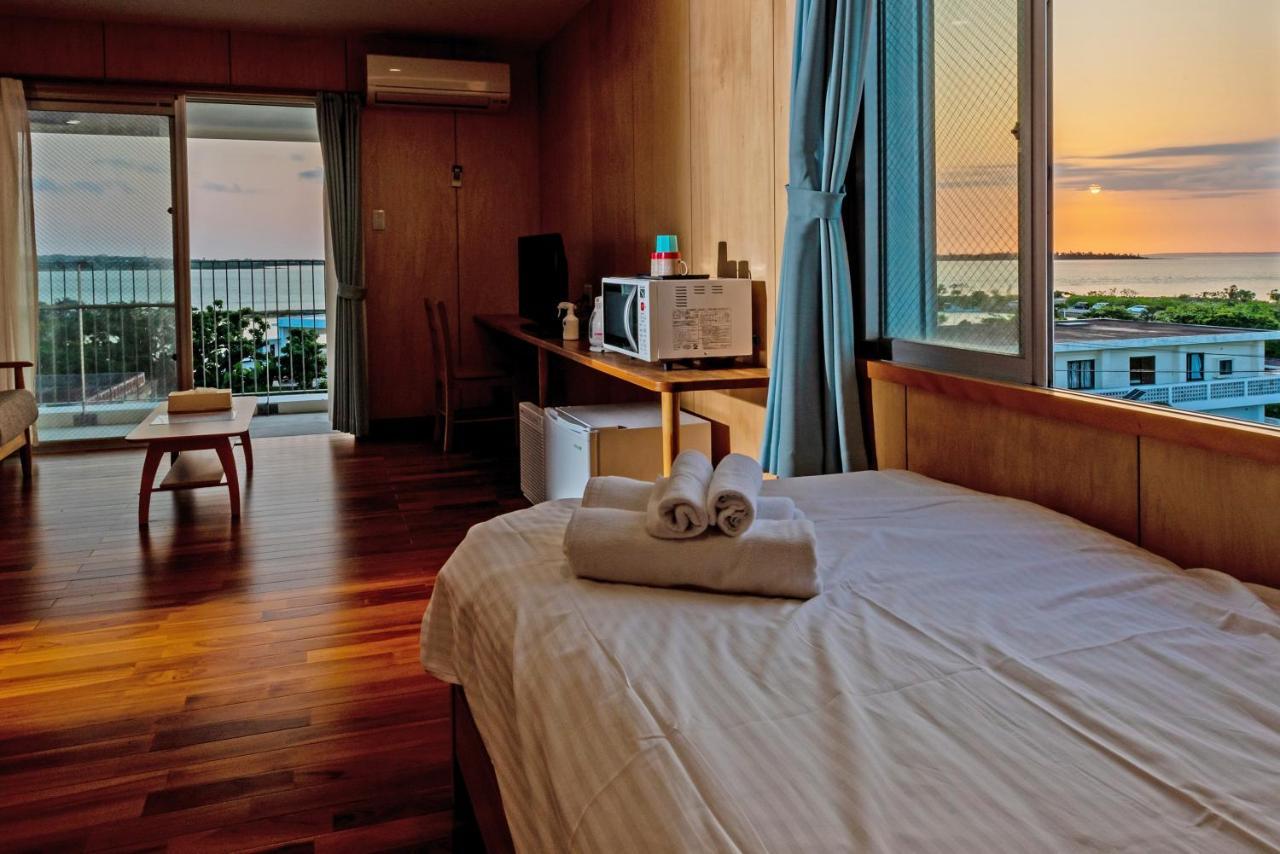 Guest House Kawamitsu Miyakojima  ภายนอก รูปภาพ